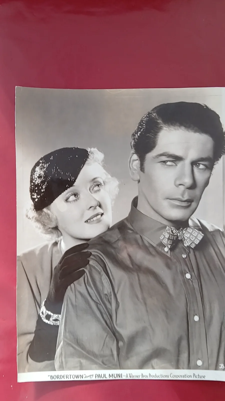 BETTE DAVIS + PAUL MUNI - ORIGINAL VINTAGE STILL FROM BORDERTOWN - 8" x 10" 1935, изображение 2