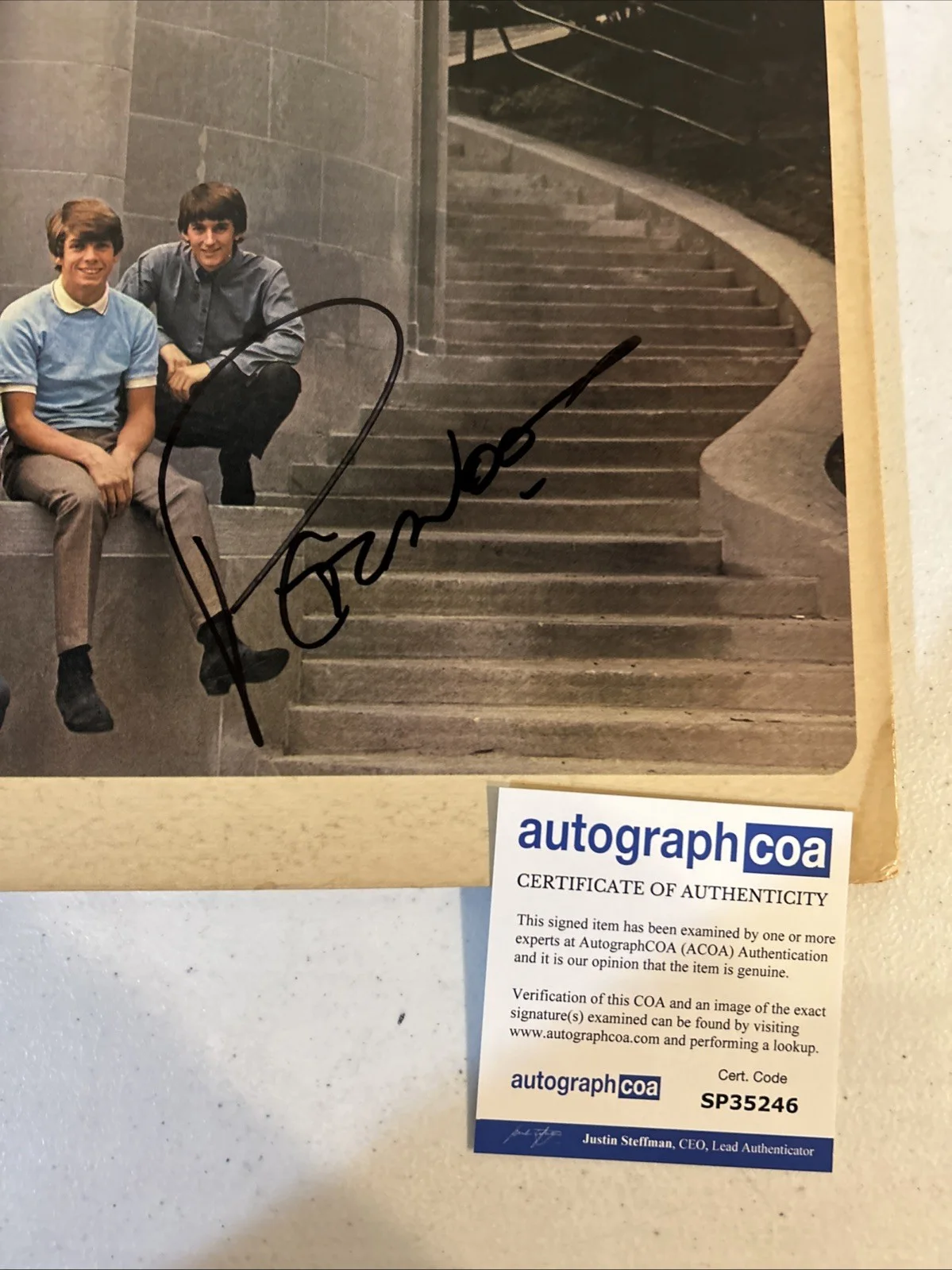 PETER NOONE SIGNED AUTOGRAPH VINYL ALBUM ACOA HERMANS HERMITS BEST OF RECORD, image 3