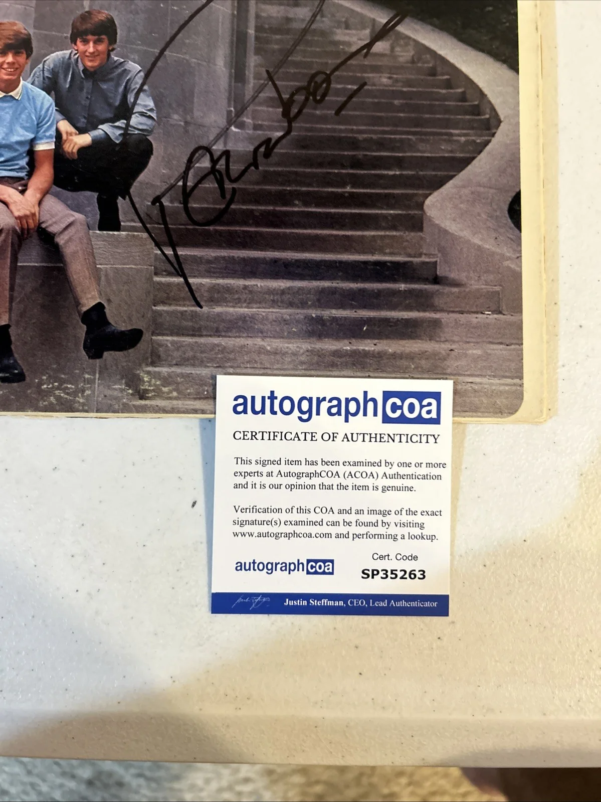PETER NOONE SIGNED AUTOGRAPH VINYL ALBUM ACOA HERMANS HERMITS BEST OF RECORD, image 5