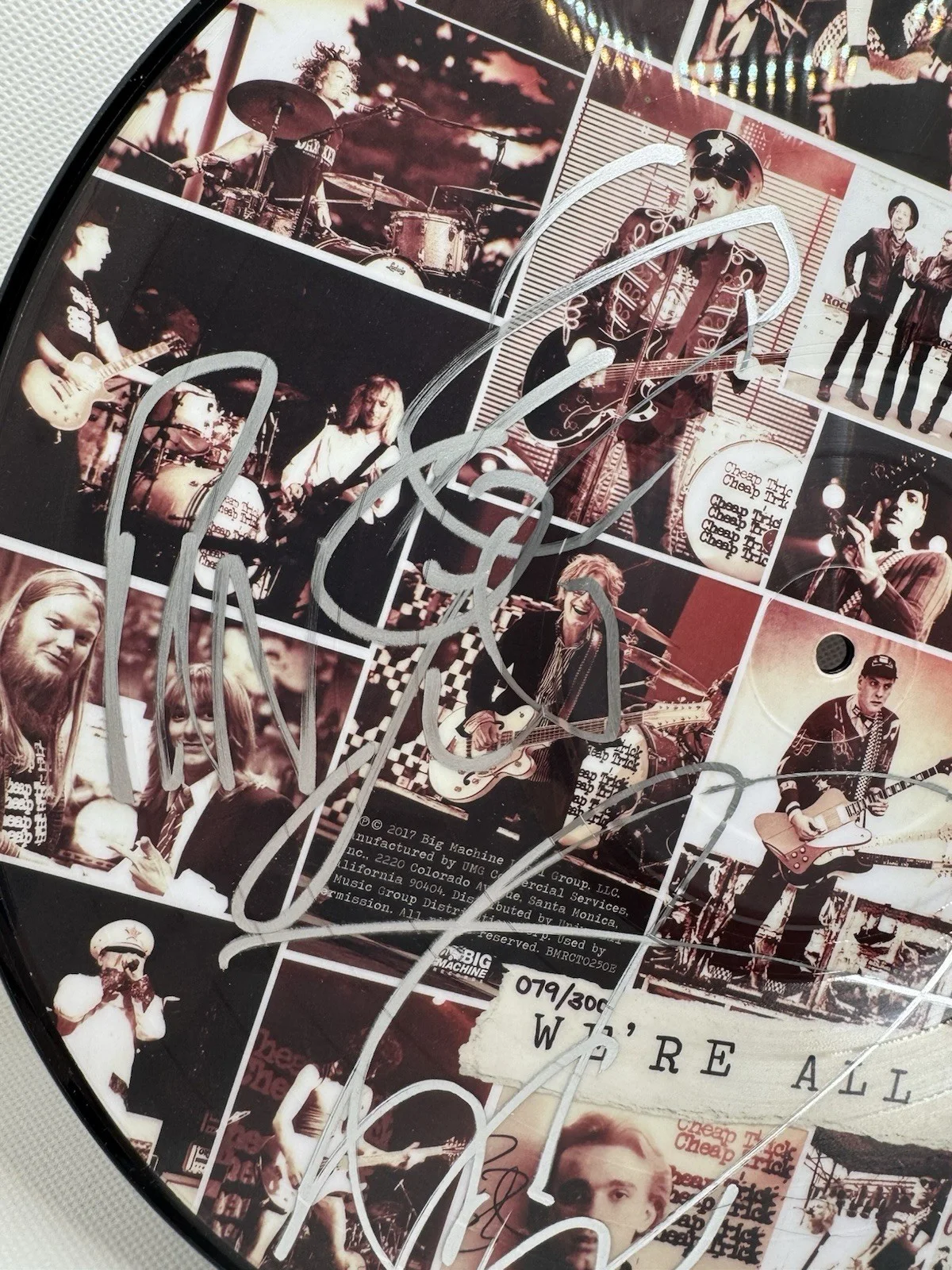 Cheap Trick Signed Vinyl We’re All Alright Picture Disc Autograph PSA/DNA COA, изображение 2
