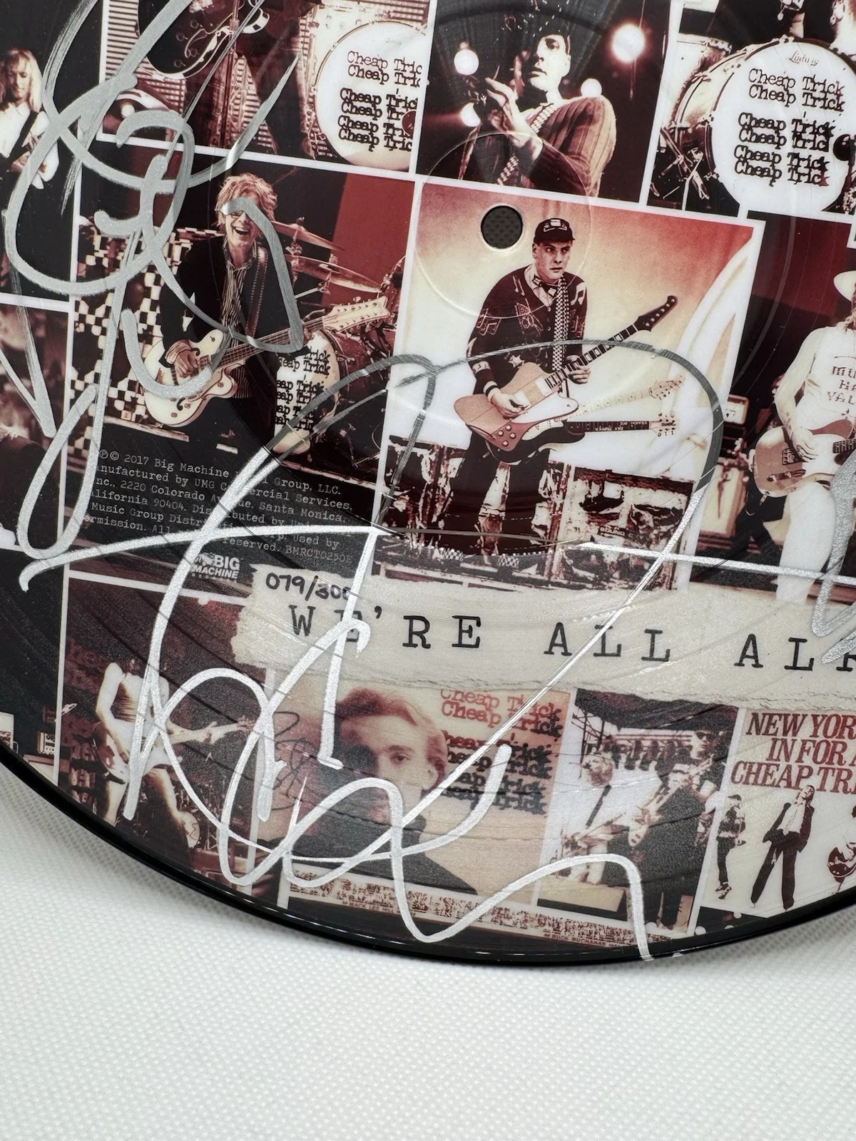 Cheap Trick Signed Vinyl We’re All Alright Picture Disc Autograph PSA/DNA COA, изображение 3