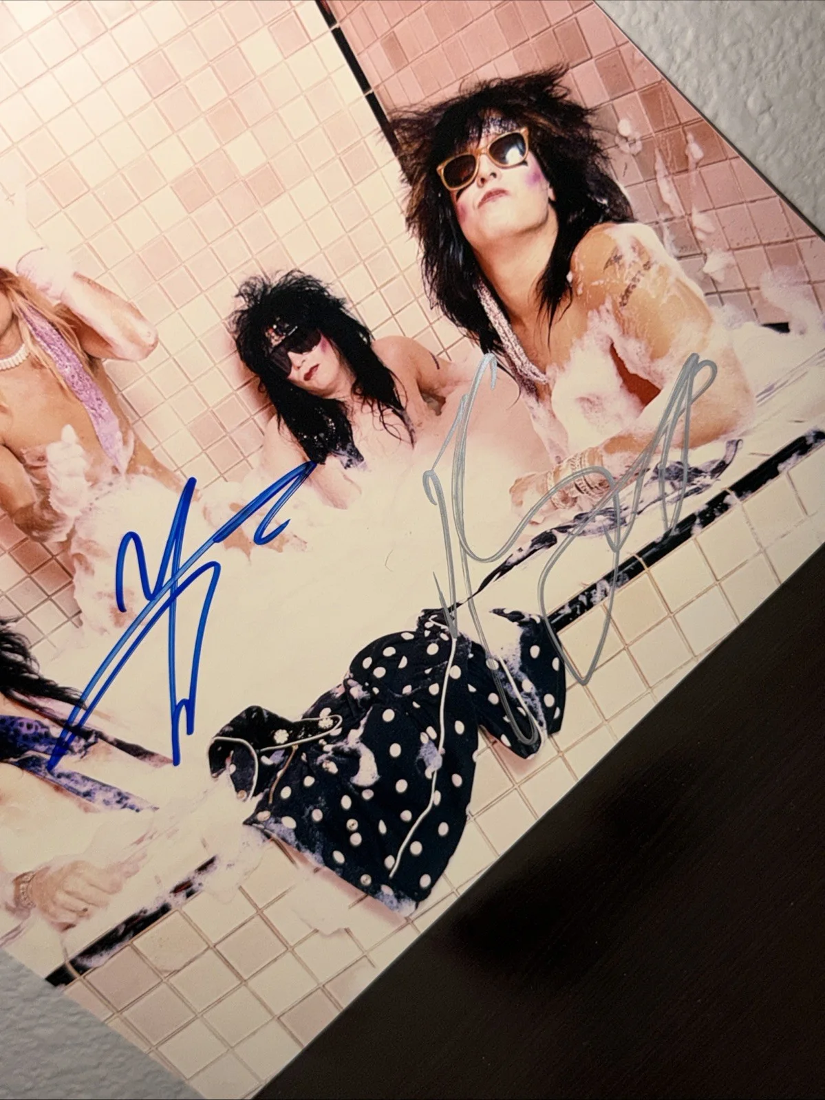 Nikki Sixx Vince Neil Signed 8x10 Photo Autograph Motley Crue, изображение 2