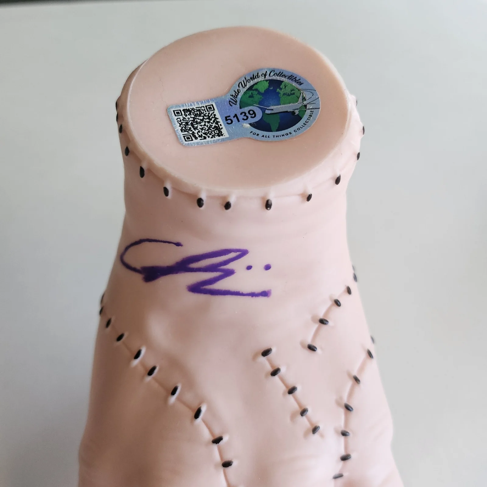 Christina Ricci — Christina Ricci Signed Autograph Addams Family Wednesday Hand Thing Prop Gothic, image 2