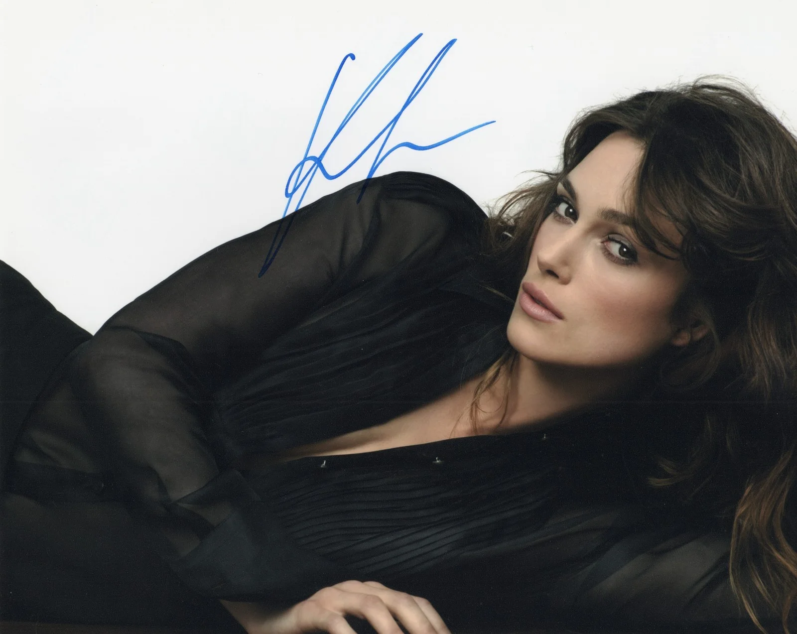 Keira Knightley — Keira Knightley Autographed Photo 11 w COA