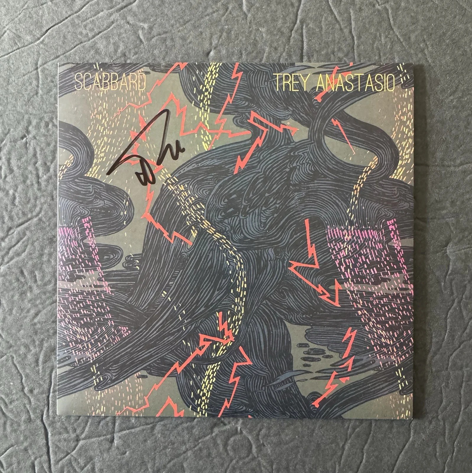 Trey Anastasio — TREY ANASTASIO PHISH SIGNED AUTOGRAPH 7" ALBUM VINYL RECORD SCABBARD PSA/DNA COA