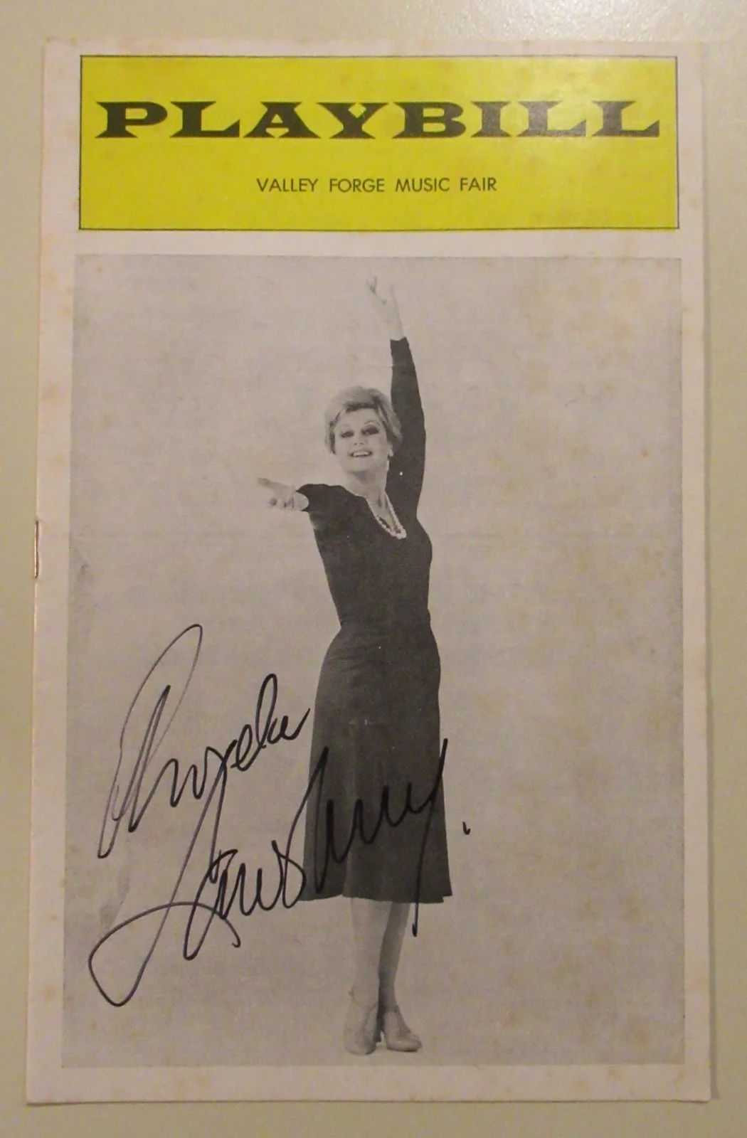 ANGELA LANSBURY — ANGELA LANSBURY SIGNED IN PERSON "GYPSY" PLAYBILL SUPER BOLD AUTOGRAPH BROADWAY