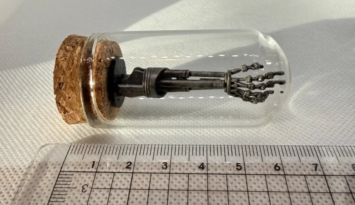 3d Printed Terminator 2 Arm 4k resin hand painted glass display - large, image 4