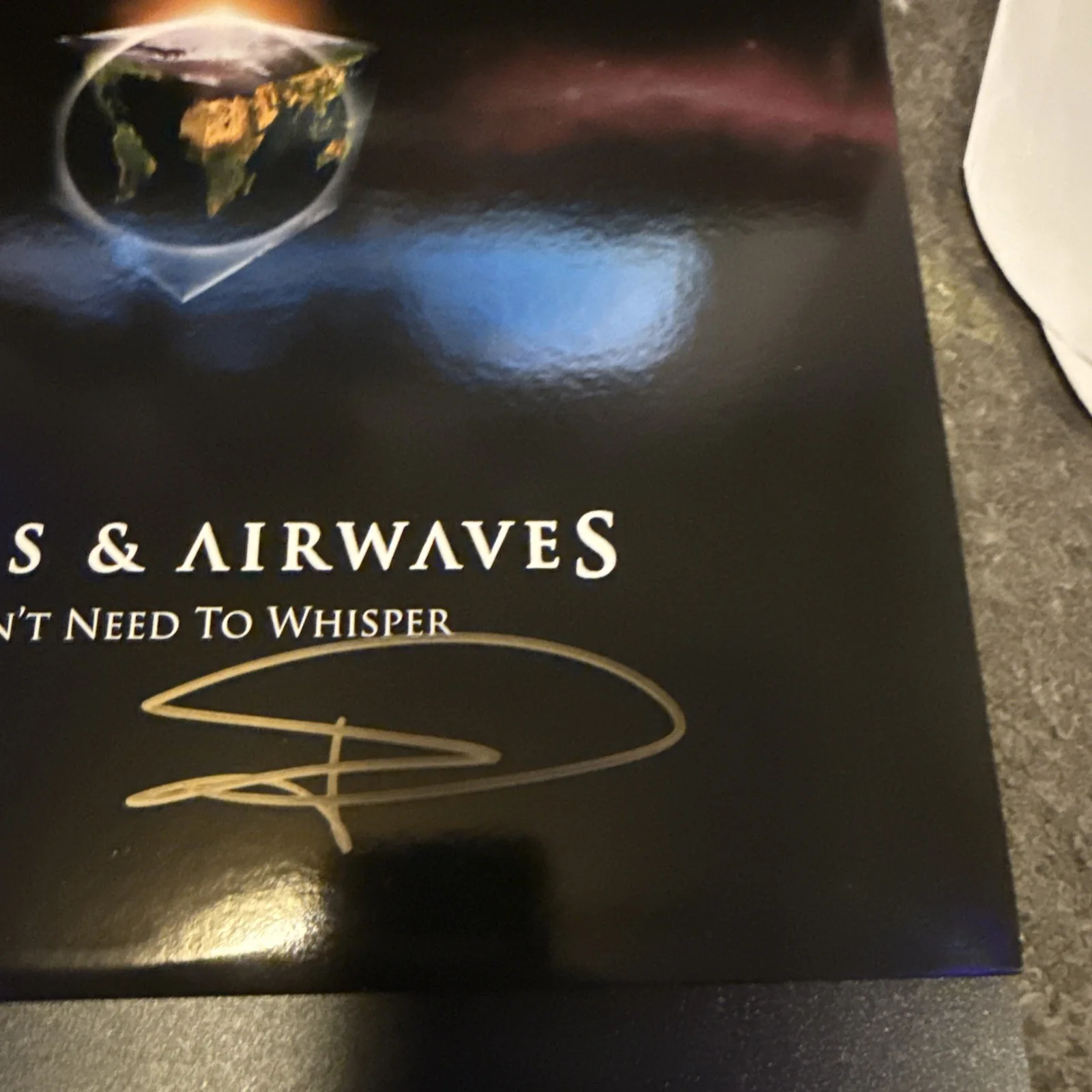 Tom DeLonge — Tom DeLonge Signed We Don’t Need To Whisper Angels and Airwaves Autographed, изображение 2