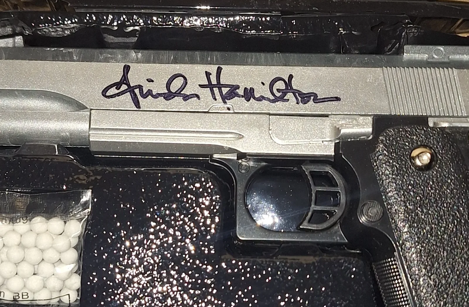 Linda Blair — Linda Hamilton Signed Autographed G6 airsoft Beckett COA Terminator Sarah Connor, изображение 2