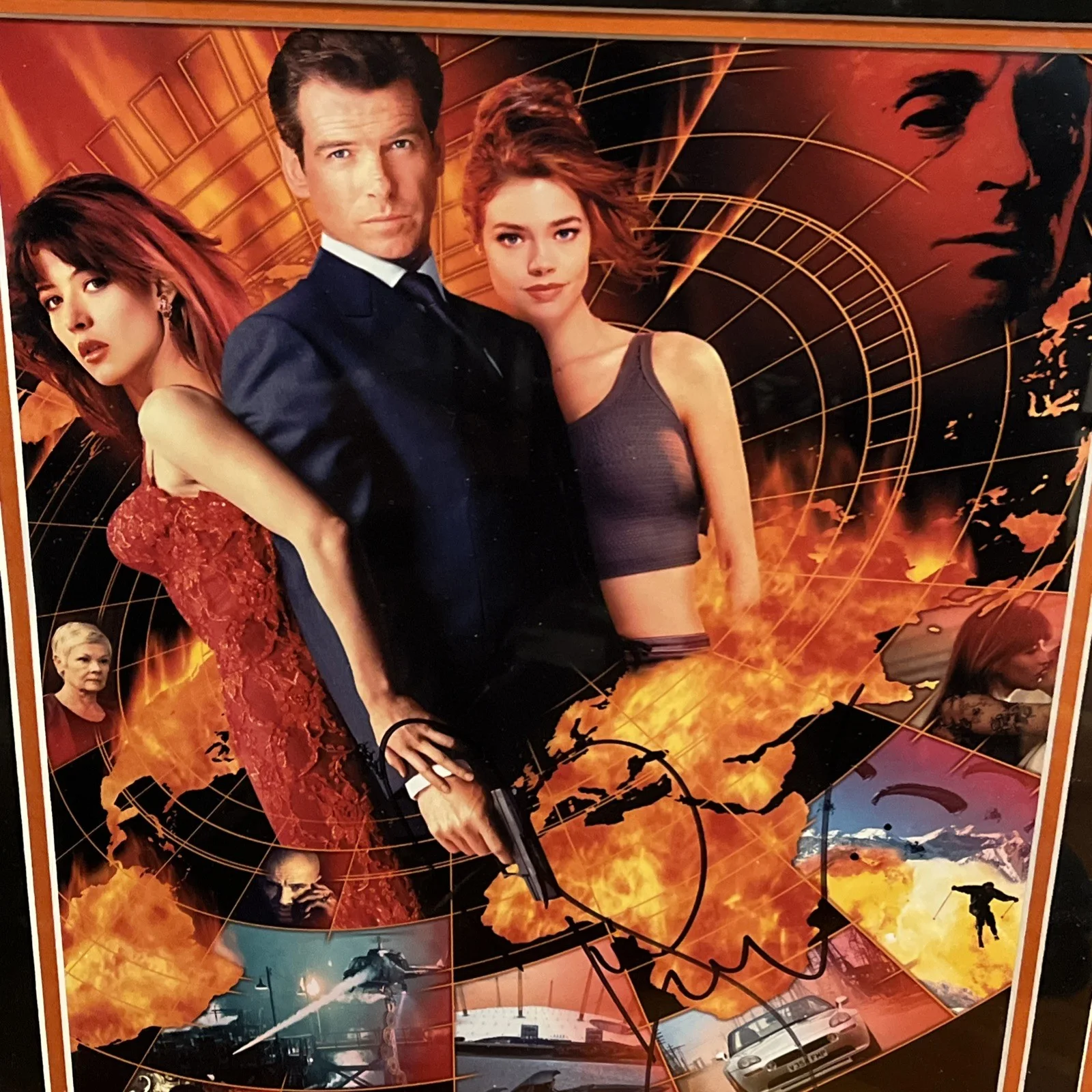 Pierce Brosnan — Pierce Brosnan 007 signed Framed Poster PSA Rare James Bond ￼, image 3