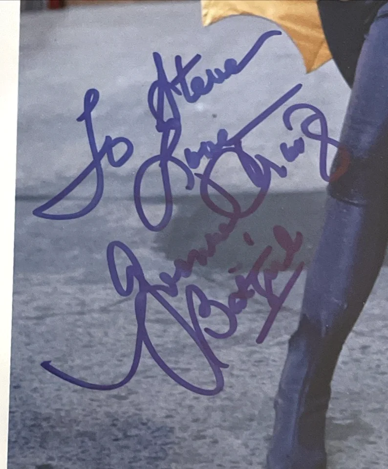 Yvonne Craig — Yvonne Craig Batgirl autograph & COA JSA Q73598, image 3