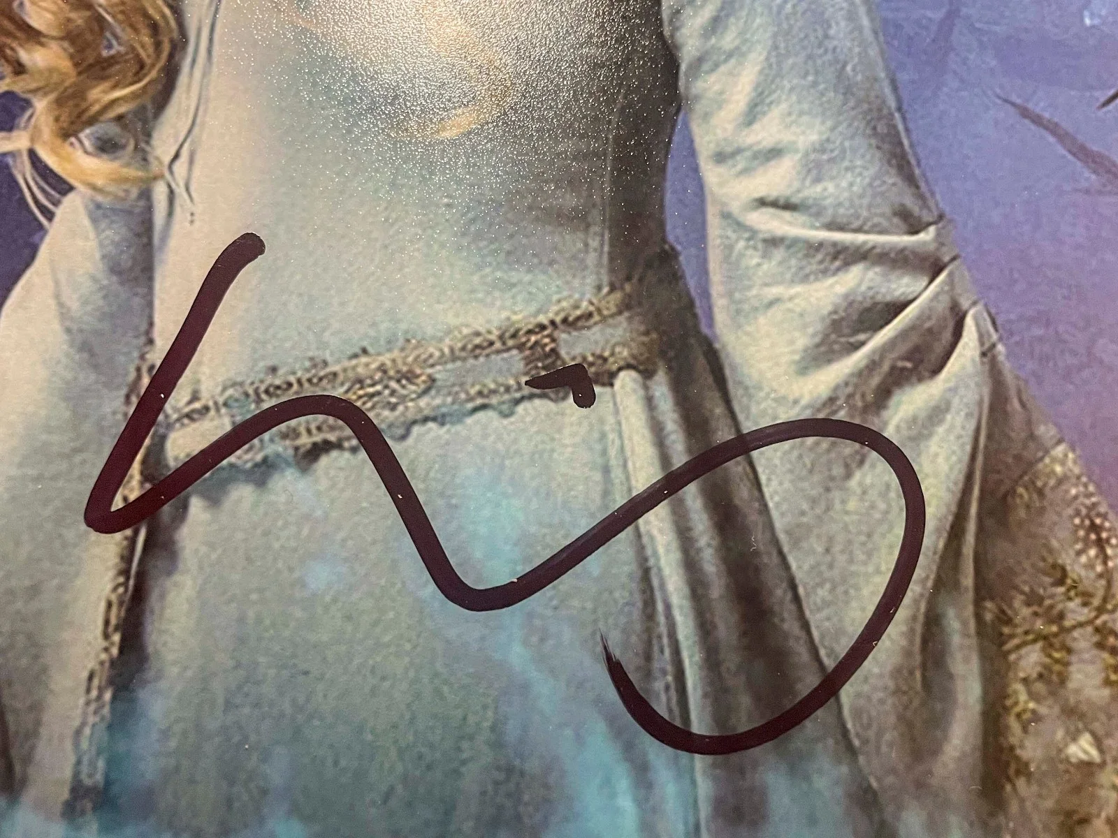 Elle Fanning — Elle Fanning Signed MALEFICENT Princess Aurora 8x10 Photo EXACT Proof RACC COA A, изображение 4