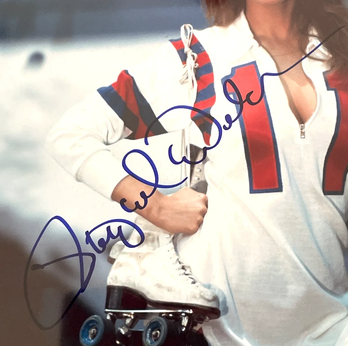 Raquel Welch — Raquel Welch 'Kansas City Bomber' autographed photo & COA, image 2