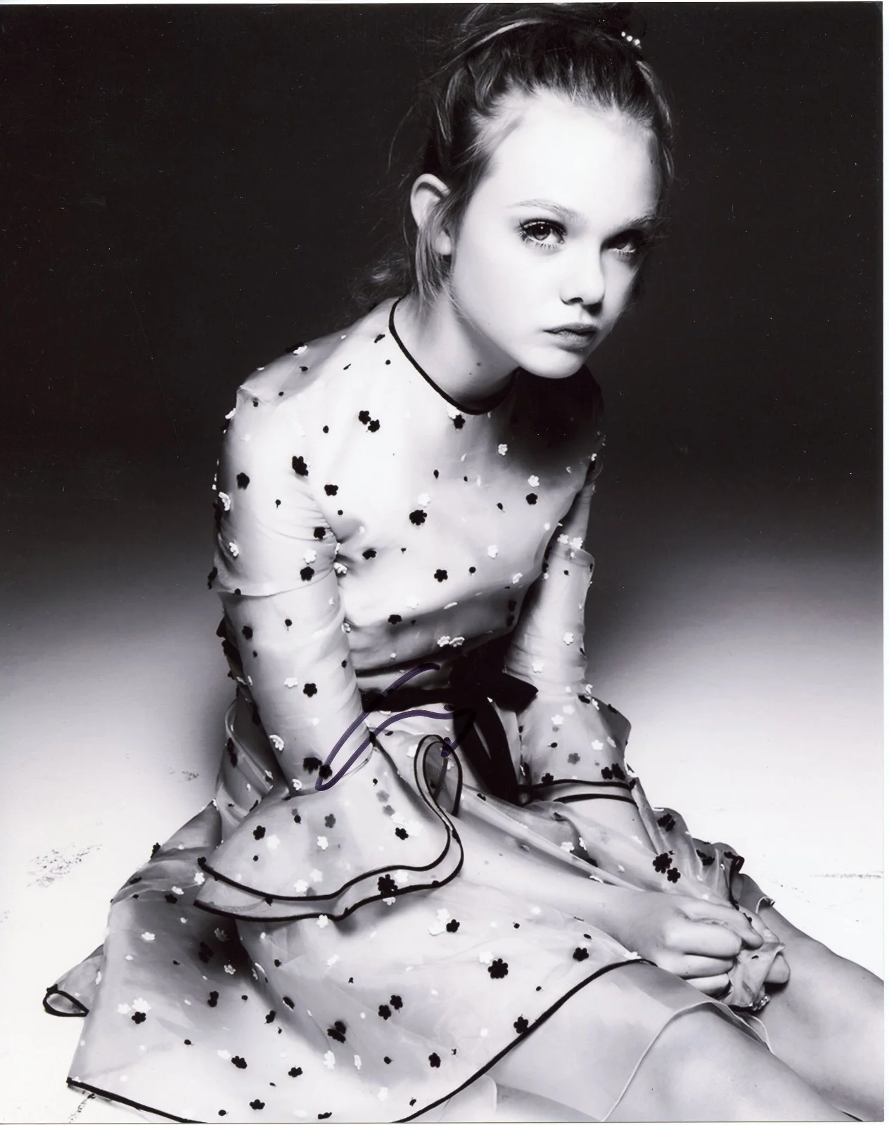 Elle Fanning — Elle Fanning Predator Badlands Star Signed 8x10 Photo EXACT Proof RACC COA B, image 2