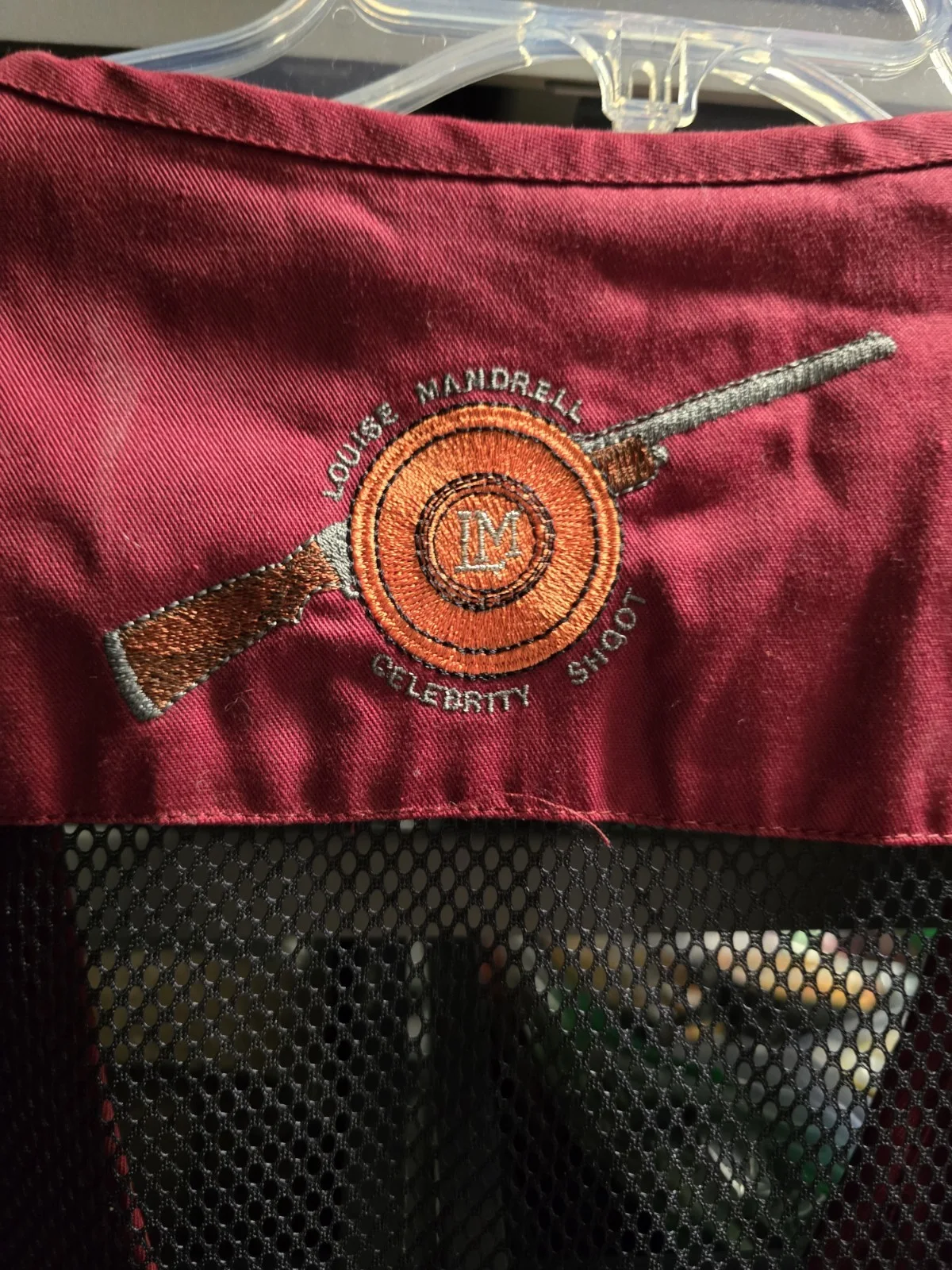 Louise Mandrell Wine Celebrity Shoot Vest Signed By Barbara & Others To Terry..., изображение 5