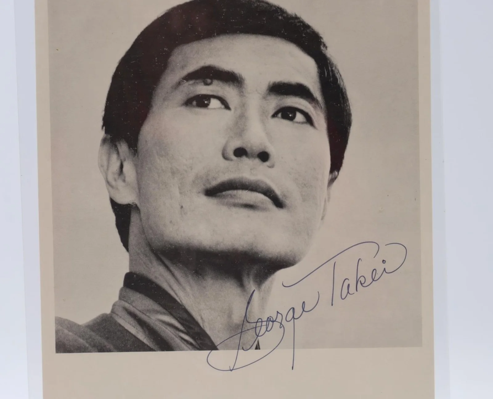 George Takei — Sulu Star Trek George Takei AUTOGRAPHED 8x10 Picture, изображение 2