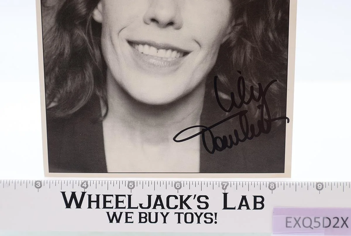 Lily Tomlin — Lily Tomlin Actress / Comedian AUTOGRAPHED 5x7 Photograph, image 2