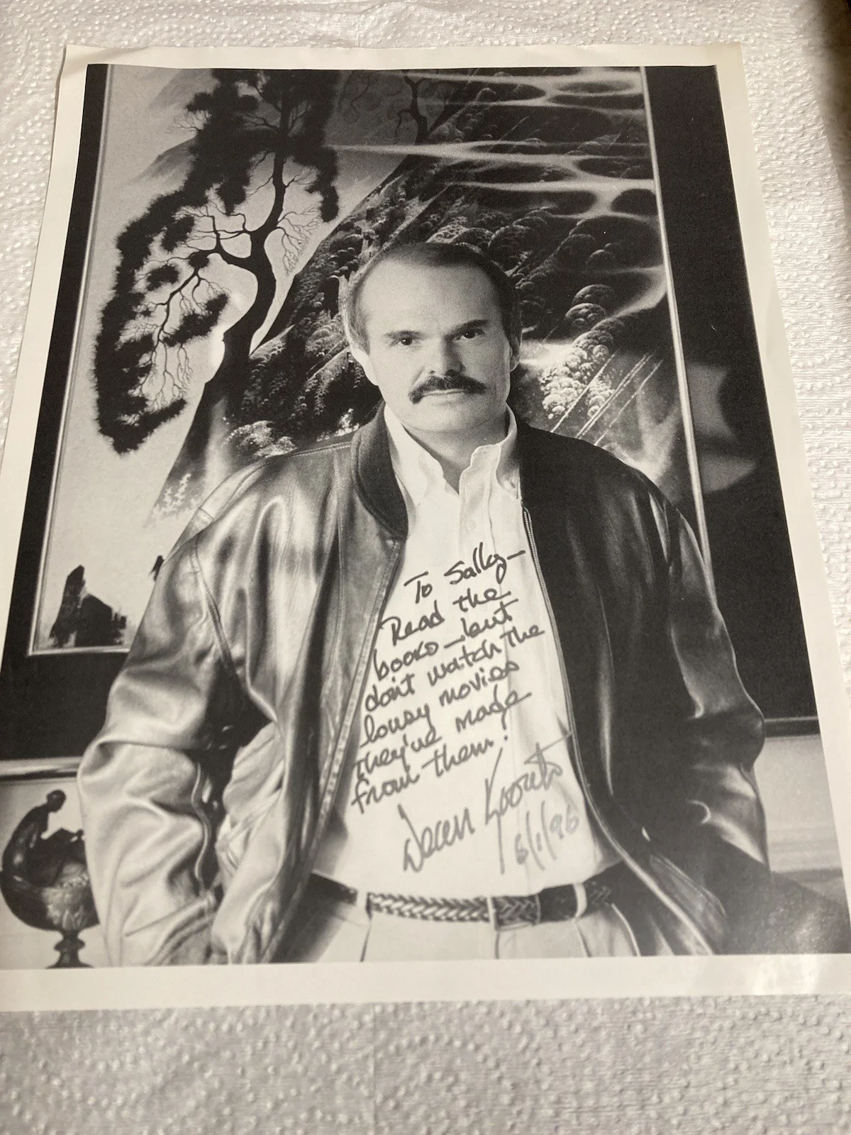 dean koontz — Autographed Photo Of Dean Koontz 1996 funny what he wrote on picture, изображение 4