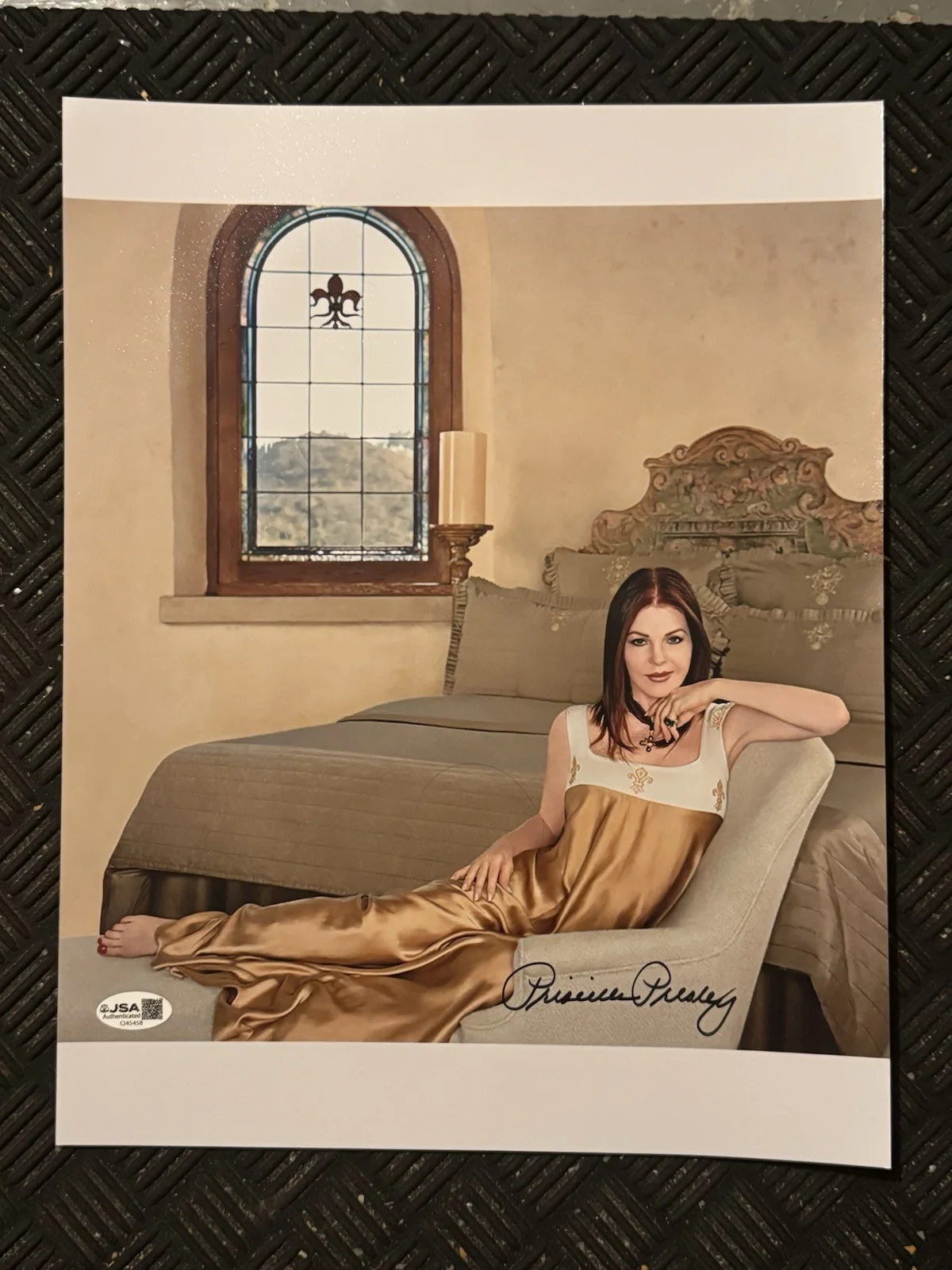 Priscilla Presley — PRISCILLA PRESLEY Signed 11x14 Photo PRIVATE SIGNING JSA Cert