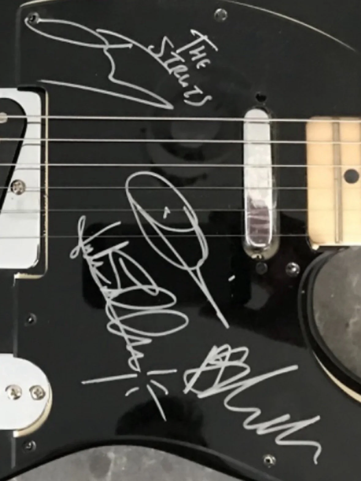 Gethin Davies, Adam Slack, Luke Spiller — THE STRUTS BAND SIGNED GUITAR THE STRUTS AUTOGRAPHED GUITAR LUKE SPILLER SIGNED, изображение 2