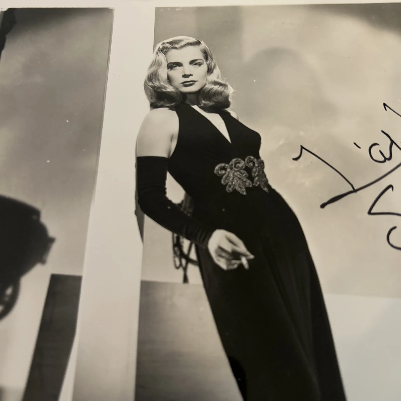 Lizabeth Scott — Iconic LIZABETH SCOTT Signed 8X10 B&W DEAD RECKONING Photo Autograph, image 3