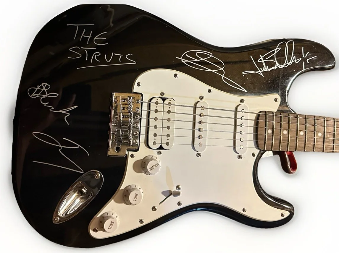 Gethin Davies, Adam Slack, Luke Spiller — THE STRUTS BAND SIGNED GUITAR THE STRUTS AUTOGRAPHED GUITAR LUKE SPILLER SIGNED, изображение 2