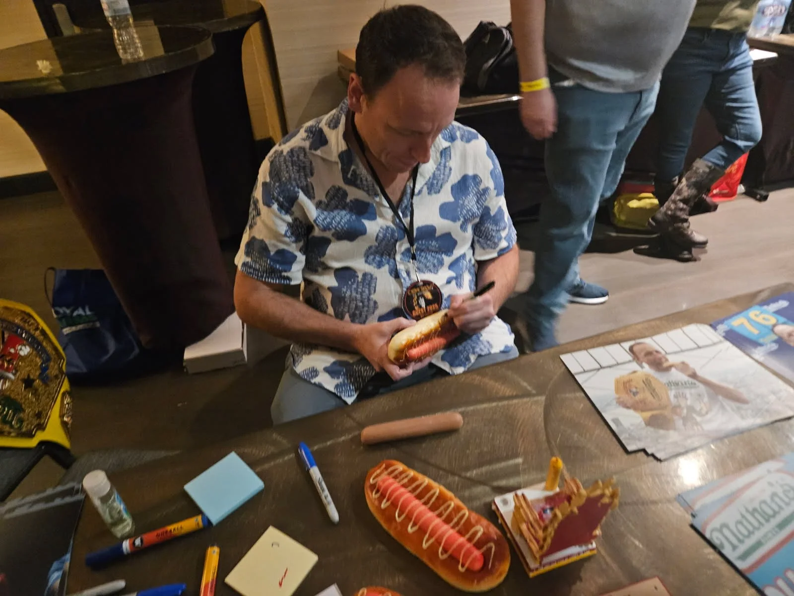 Joey Chestnut — NATHAN's Hot Dog photo autographed 4x6 by Joey Chestnut Nathan's World Champion, изображение 3