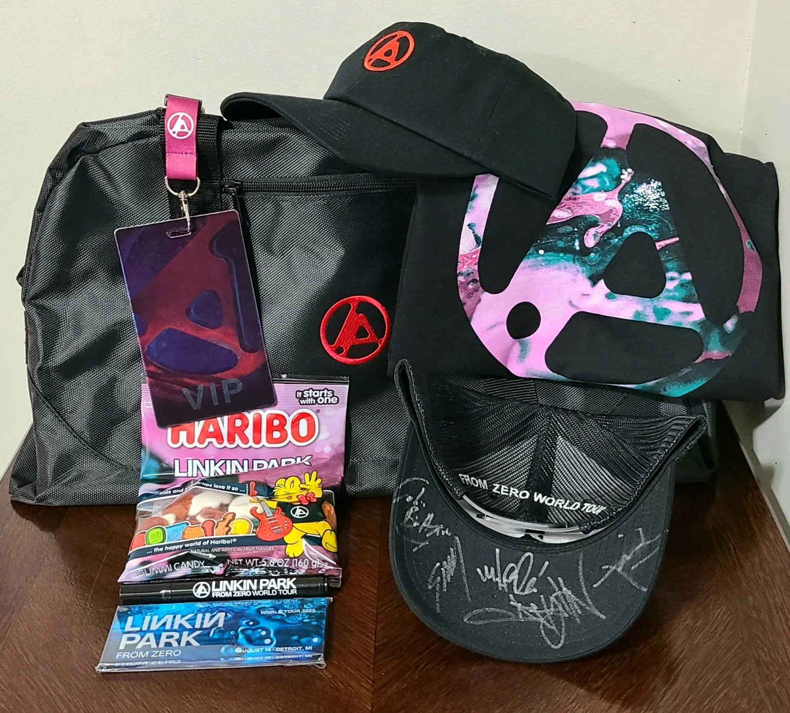Linkin Park From Zero Signed Vinyls & Posters + Vinyls Cassettes CDs + VIP HAT, image 3