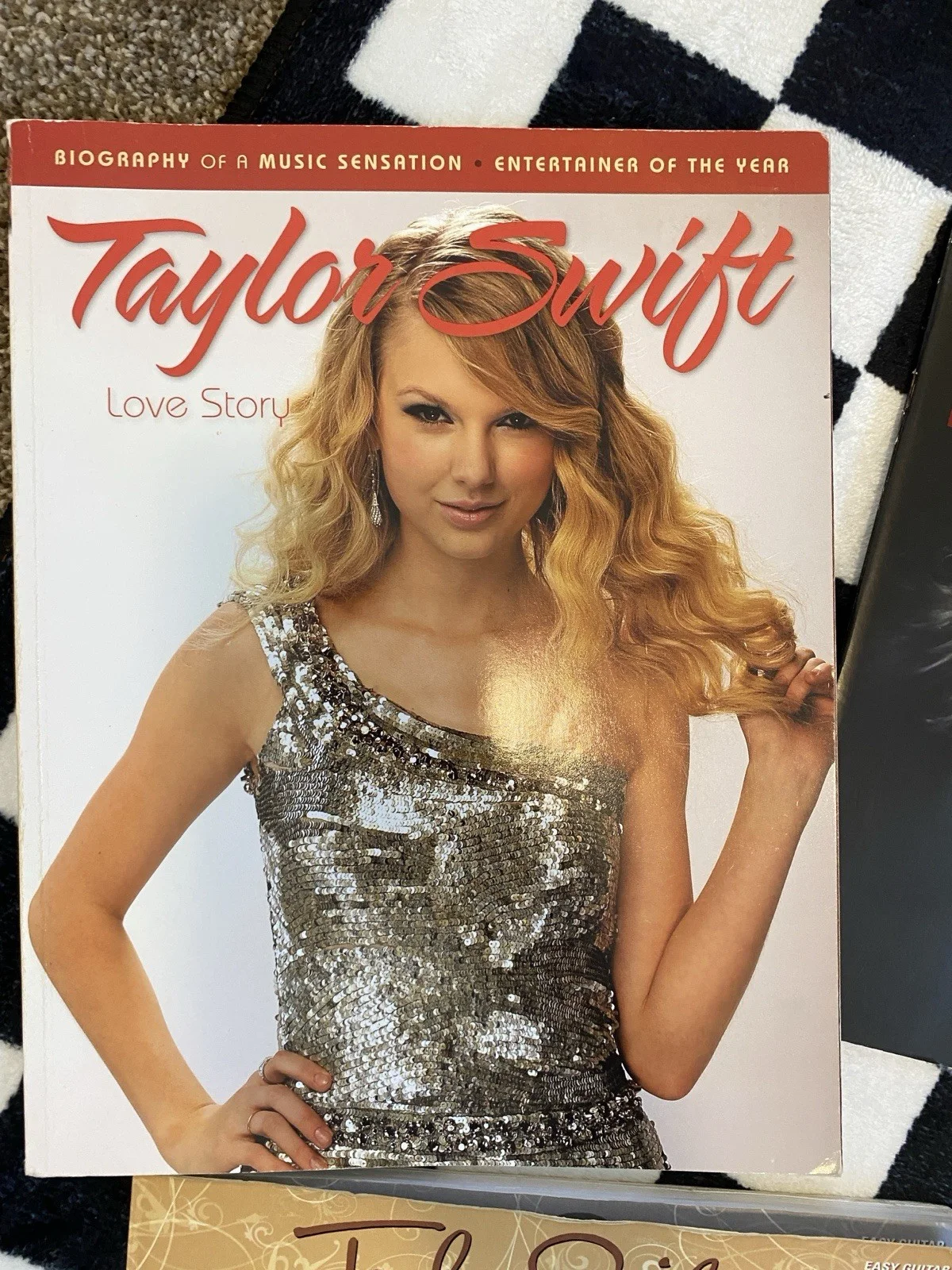 Taylor Swift Lot Of CD's Books And Merch, image 3