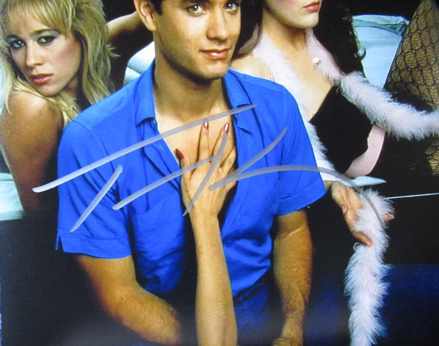 TOM HANKS — TOM HANKS BACHELOR PARTY SIGNED RARE ANGEL AND THE RERUNS 8"X10" PHOTO W COA, изображение 3