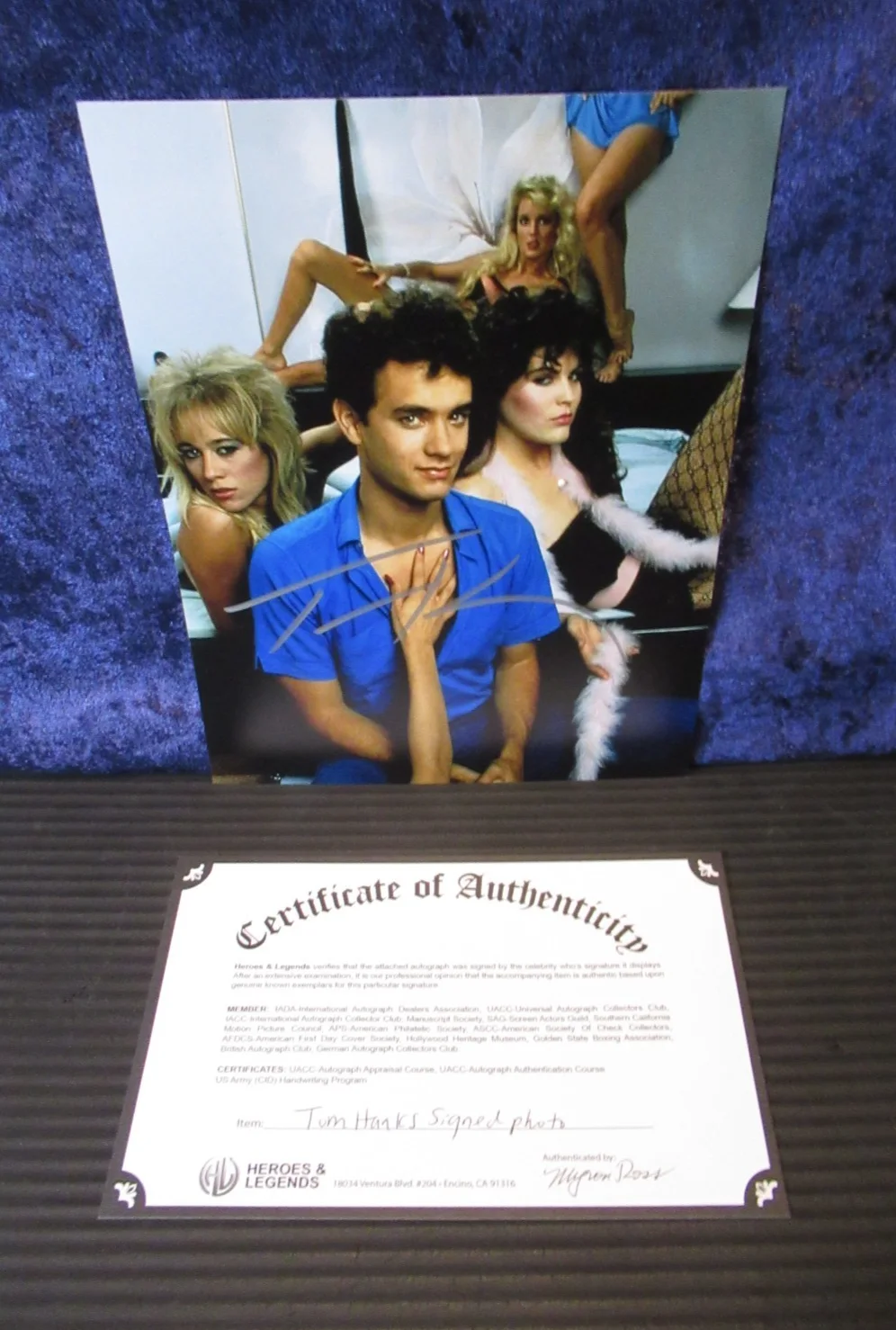 TOM HANKS — TOM HANKS BACHELOR PARTY SIGNED RARE ANGEL AND THE RERUNS 8"X10" PHOTO W COA, изображение 4