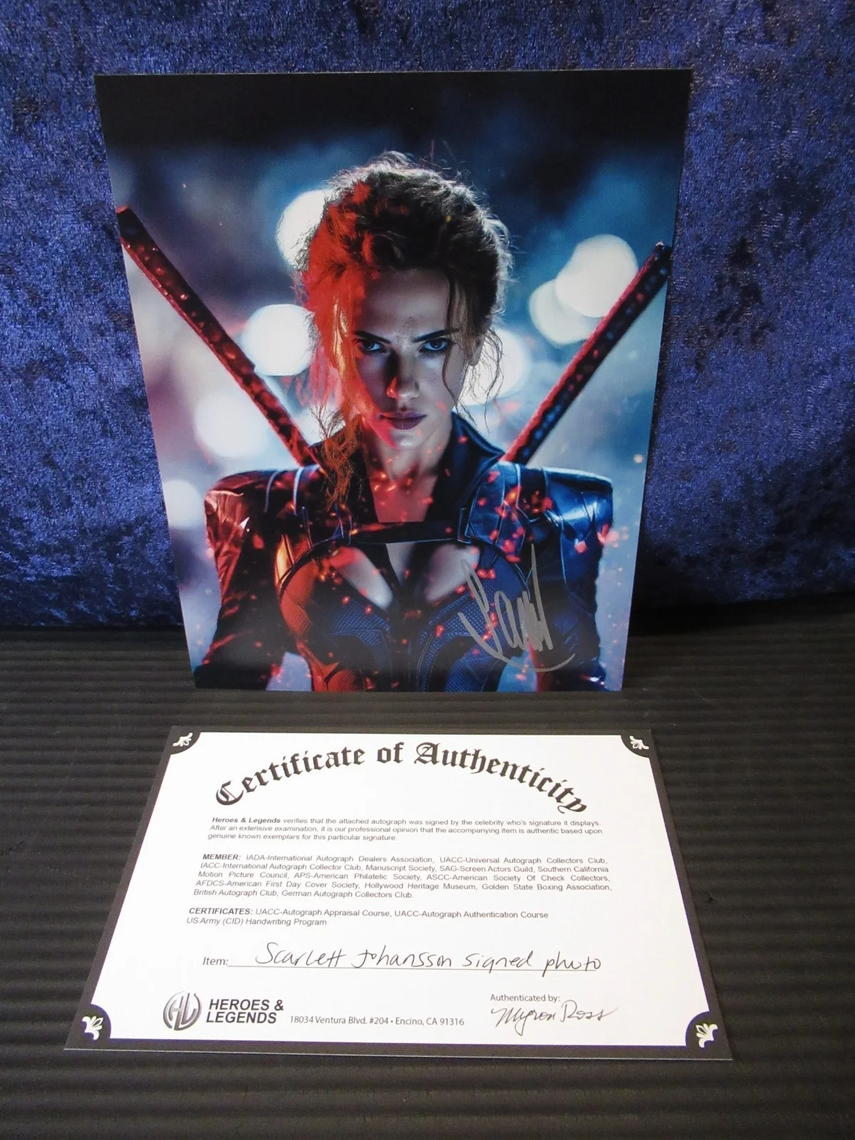SCARLET JOHANSON — BLACK WIDOW SCARLETT JOHANSON SIGNED 8"X10" PHOTO AUTOGRAPHED W COA, image 5