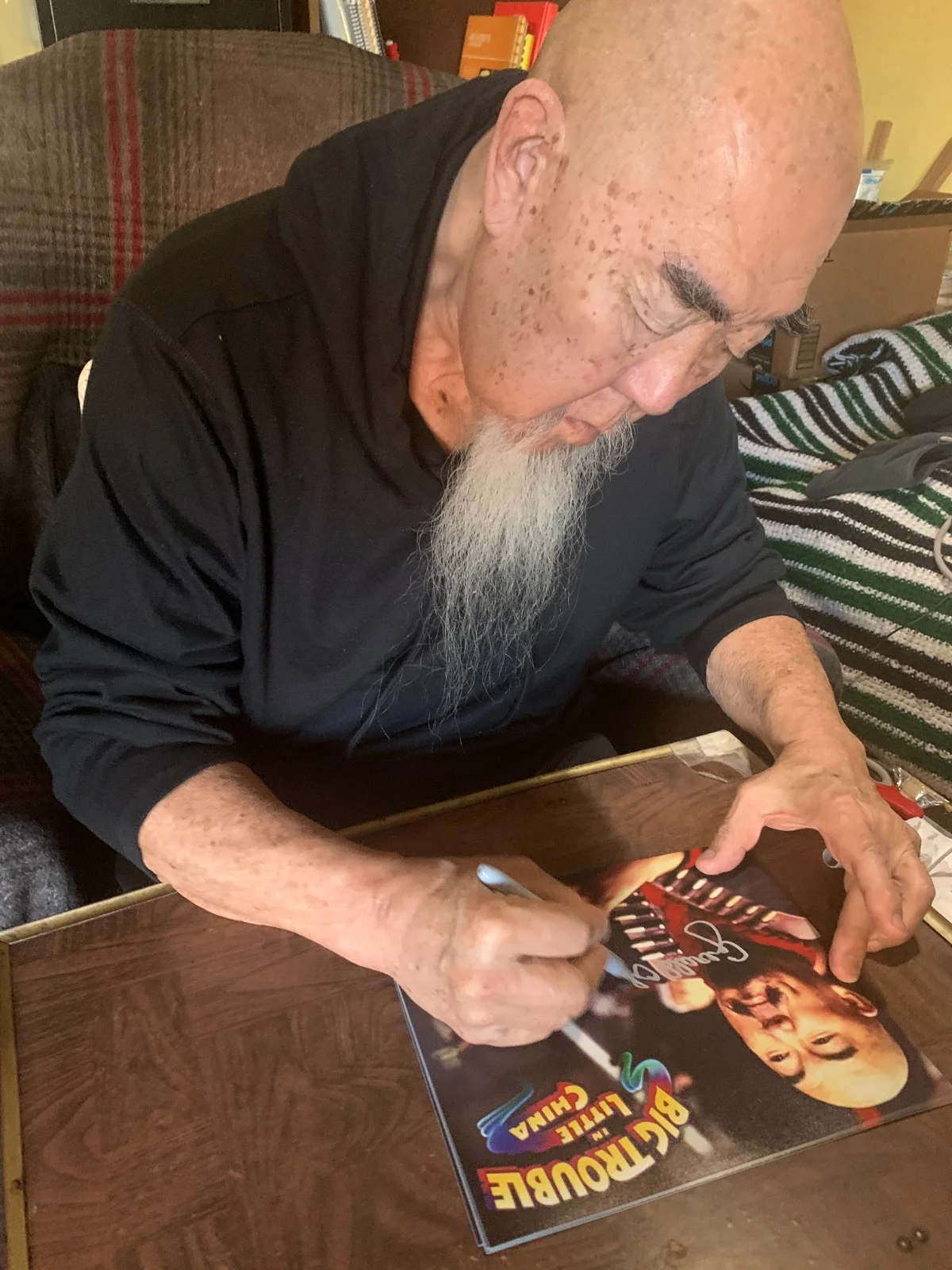 Gerald Okamura — Big Trouble In Little China 40th Anniversary Gerald Okamura signed 8x10 photo, изображение 2