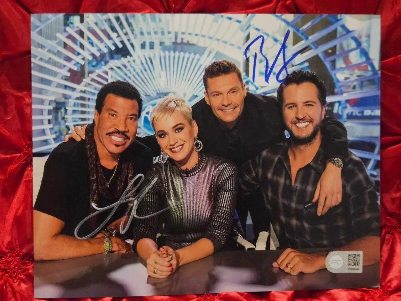 LIONEL RICHIE & RYAN SEACREST — LIONEL RICHIE RYAN SEACREST HAND SIGNED AUTOGRAPH 8X10 PHOTO AMERICAN IDOL COA 2