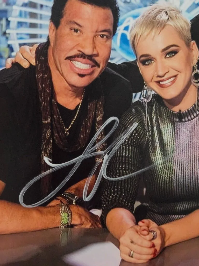 LIONEL RICHIE, RYAN SEACREST — LIONEL RICHIE RYAN SEACREST HAND SIGNED AUTOGRAPH 8X10 PHOTO AMERICAN IDOL COA 2, изображение 2