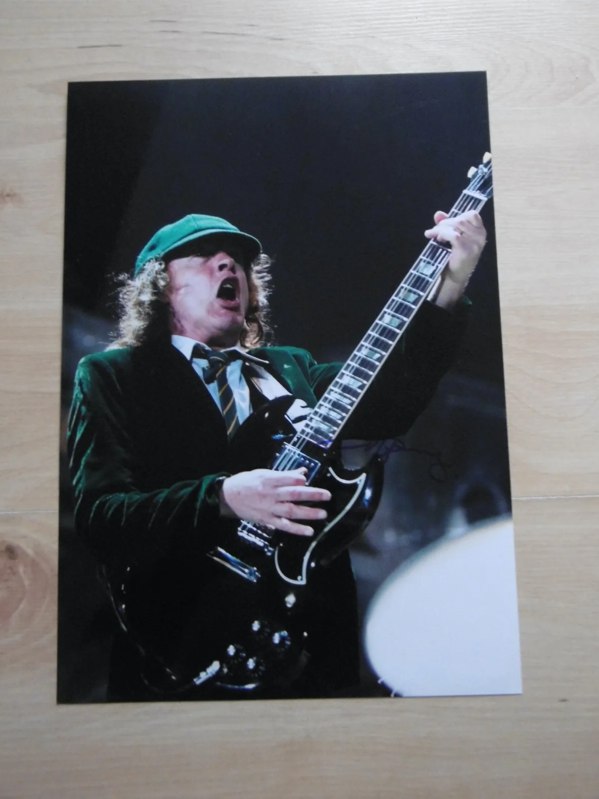 Angus Young "AC/DC" signed 8x12 inch photo autograph ACOA, image 2