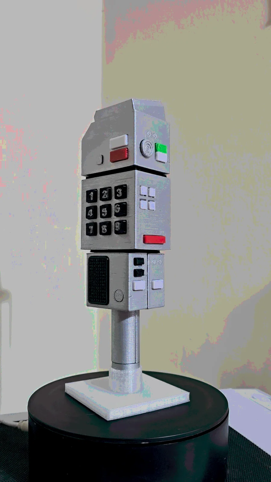 Commlock Inspired Prop – Space: 1999 Style 3D Printed Display Model, image 2