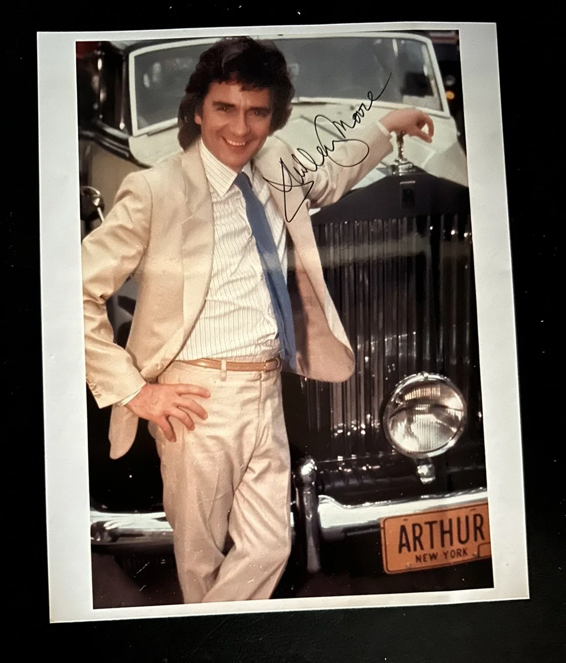 Dudley Moore — Dudley Moore Signed 8x10 Photo – “Arthur” (JSA Certified) AGFA Prof. Photo Paper, изображение 2