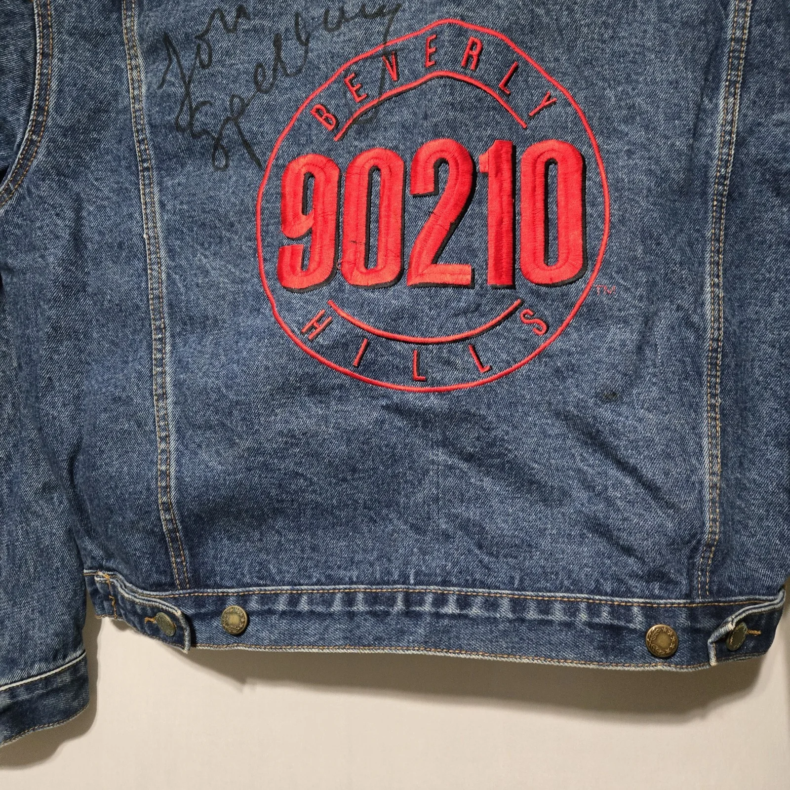Tori Spelling — Vintage Beverly Hills 90210 Autographed 1992 Denim Jacket Tori Spelling Size M, изображение 2