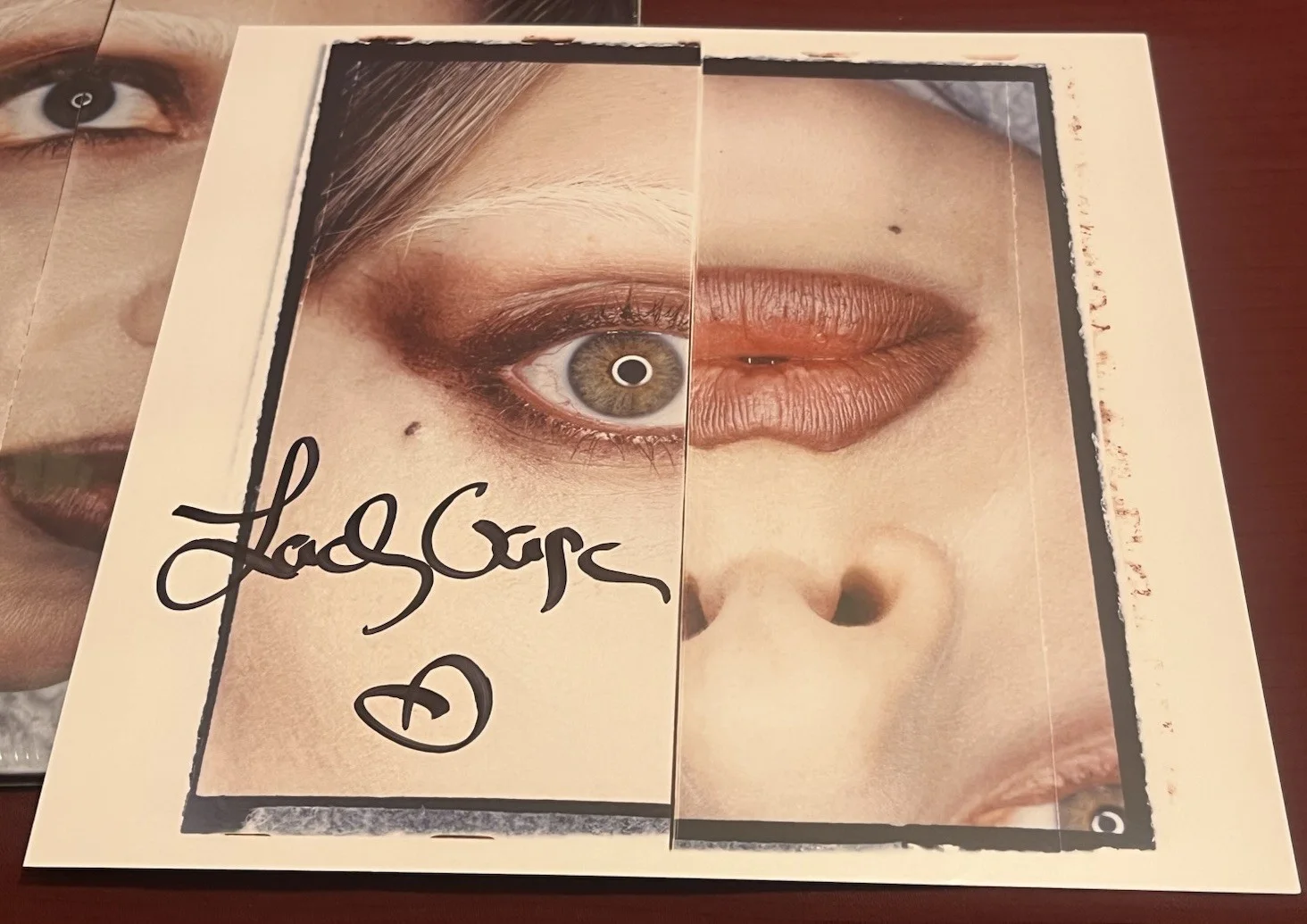 LADY GAGA SIGNED MAYHEM VINYL ART CARD + NEW RECORD 12" AUTOGRAPH COA RARE, изображение 2