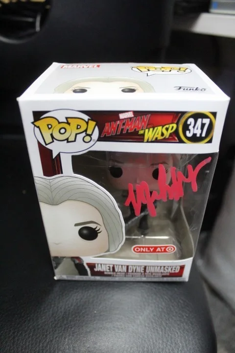 Michelle Pfeiffer — Signed Pop #347-Marvel, Janet Van Dyne_Target Exc, Michelle Pfeiffer + COA, image 3