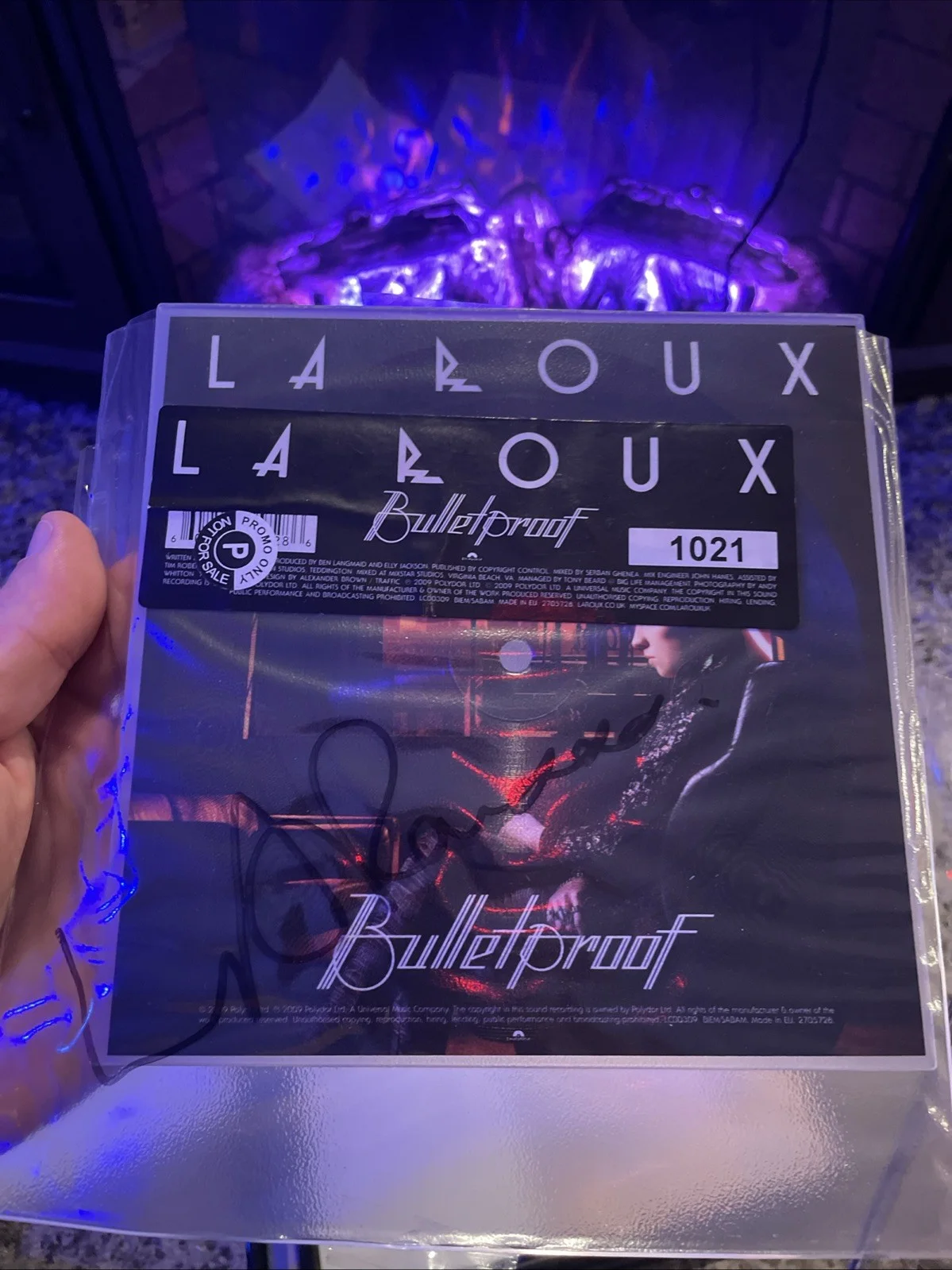 La Roux Bulletproof #1021 Autographed 45 Picture Record COA, image 2