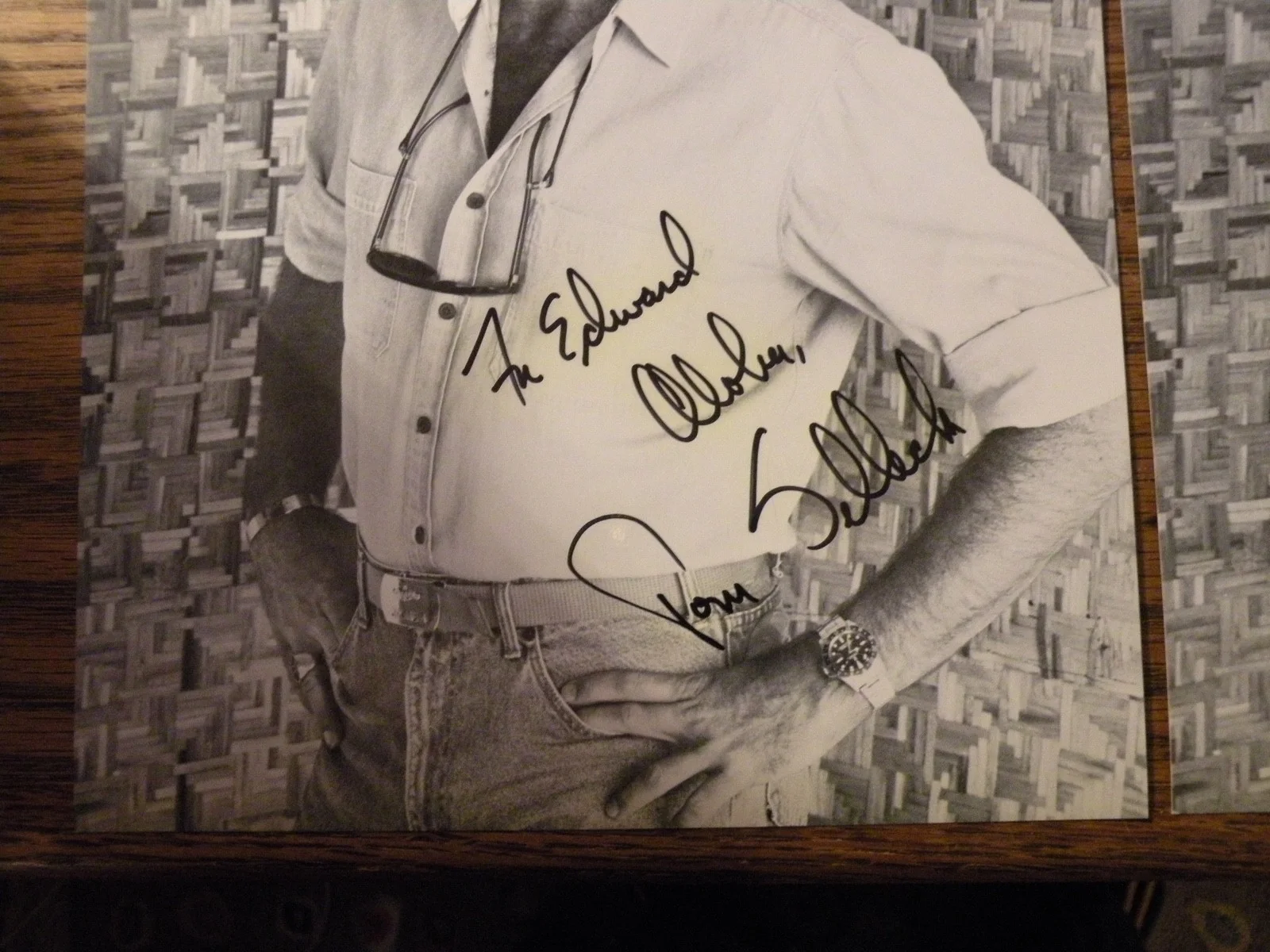 Tom Selleck — 2 Hawaii TOM SELLECK 8X10 SIGNED B&W Photo Magnum P.I. Aloha 1980's Authentic, изображение 4