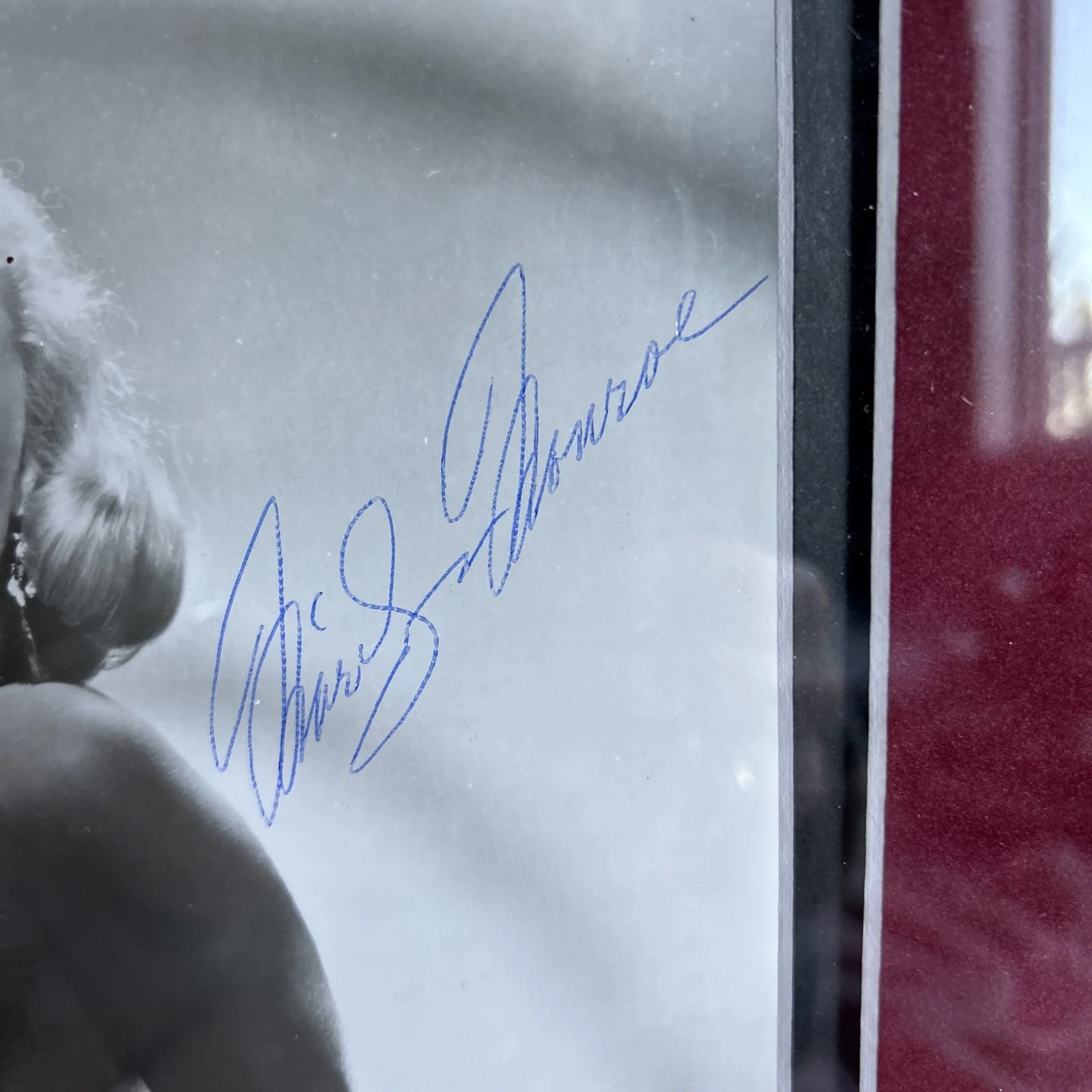 Marilyn Monroe — MARILYN MONROE AUTOGRAPHED PHOTO Frame W Matting & Including All Documents COA, image 3
