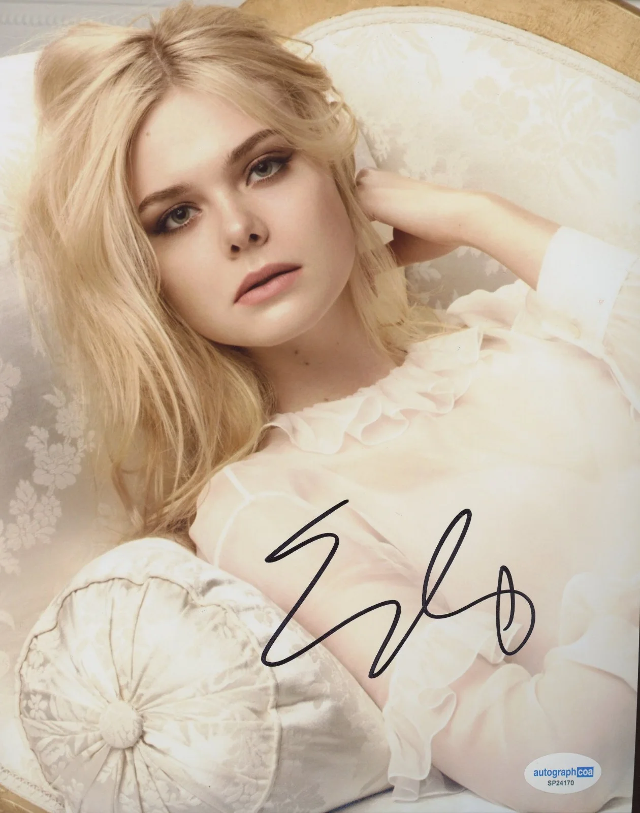 Elle Fanning — Elle Fanning PREDATOR BADLANDS Star Signed Autographed 8x10 Photo ACOA B, image 2