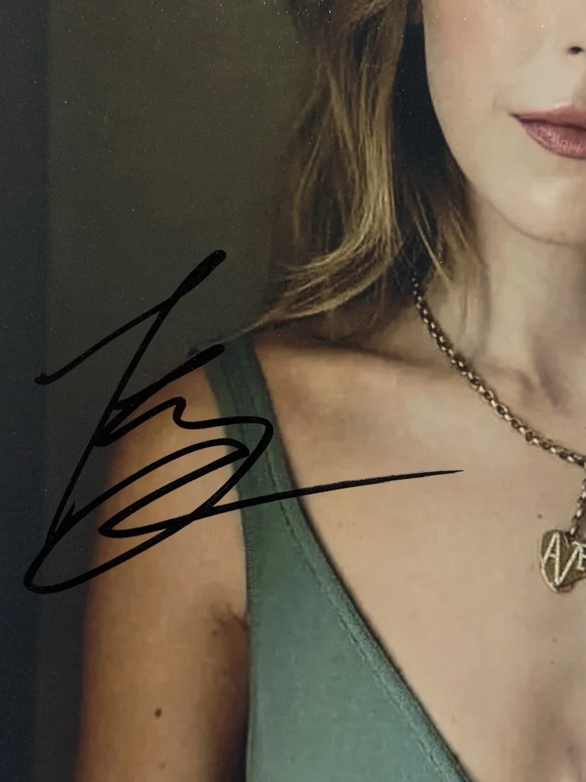 Kiernan Shipka — KIERNAN SHIKPA SIGNED 8x10 SEXY AUTOGRAPH PHOTO BECKETT BQ95753, изображение 2