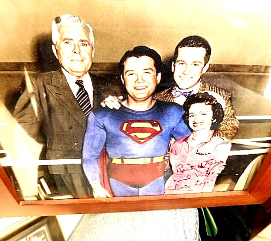 Noel Neill — NOEL NEILL (LOIS LANE) SIGNED COLOR PHOTO W/ SUPERMAN & CAST-FRAMED 12 X 10 SS2