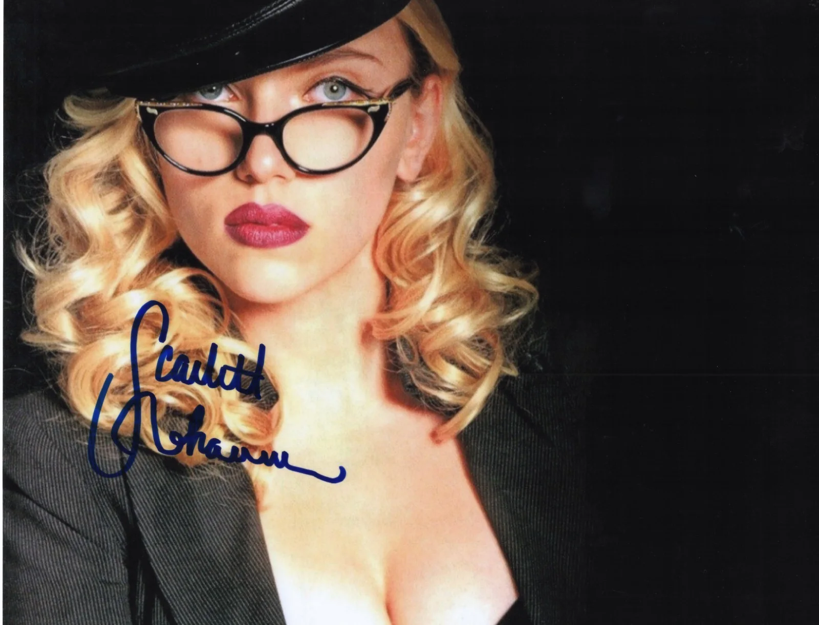 Scarlett Johansson — Scarlett Johansson Autographed Photo 1/16 w COA ** 2 for 1 Special **