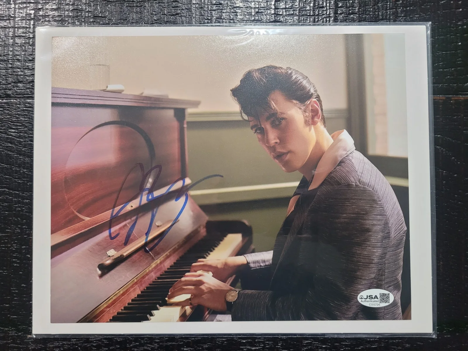 Austin Butler — Austin Butler Signed "Elvis" 8x10 Photo, (JSA) Certified, изображение 2