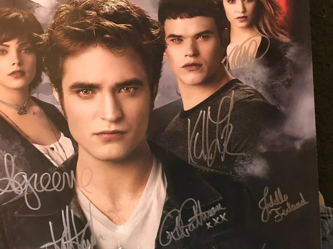 Full Cast — TWILIGHT "ECLIPSE" POSTER FULLY SIGNED BY THE MAIN CHARACTERS SUPER RARE!!, image 4